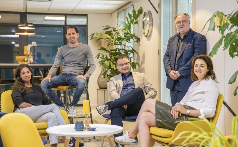 Het huidige Management Team van Bex*communicatie, v.l.n.r. Jhorna Erkens, Rolf van Duijnhoven, Serge van Rooij, Peter van den Besselaar, Marlon van den Besselaar.